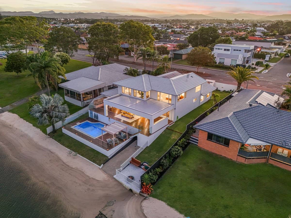 210 Sunshine Boulevard, MERMAID WATERS - Thumbnail 34