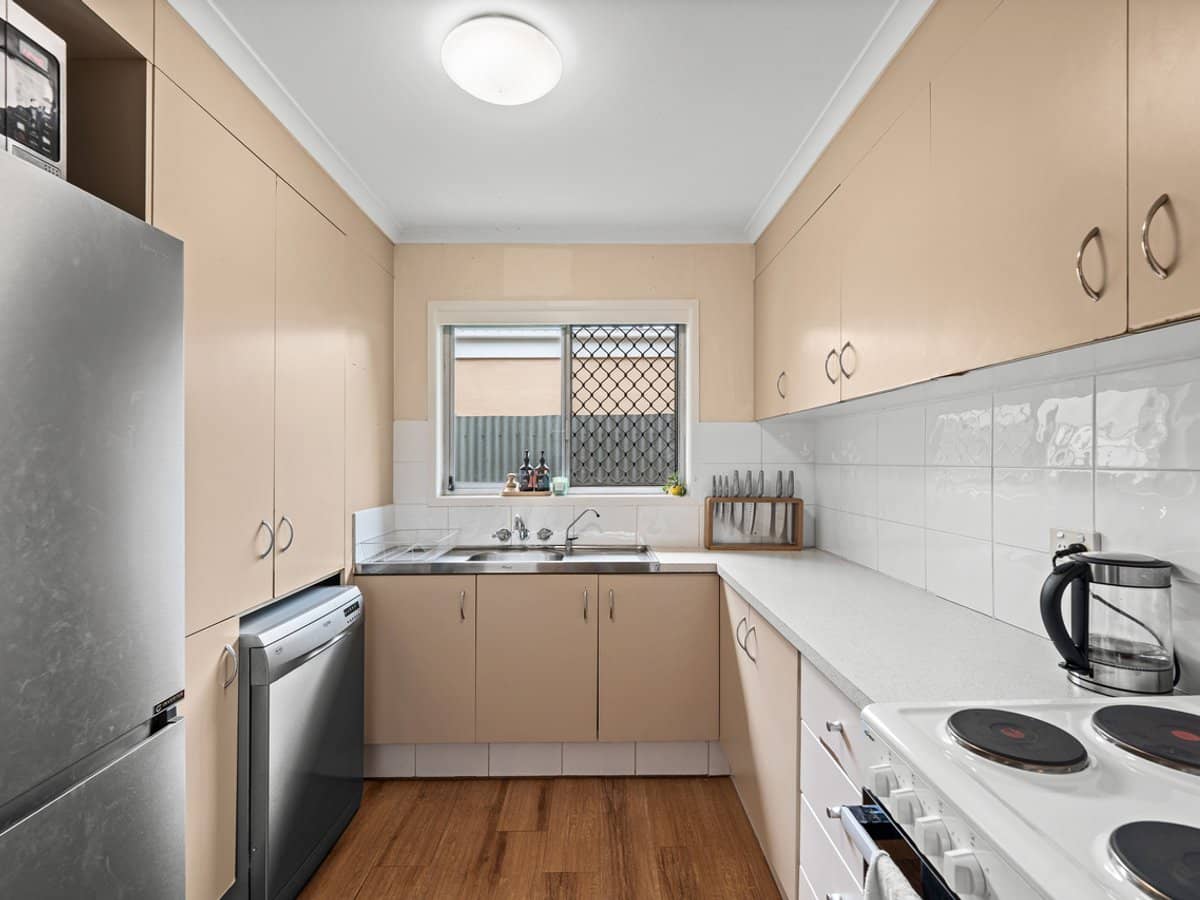 11 Carlyle Drive, CURRUMBIN - Thumbnail 3