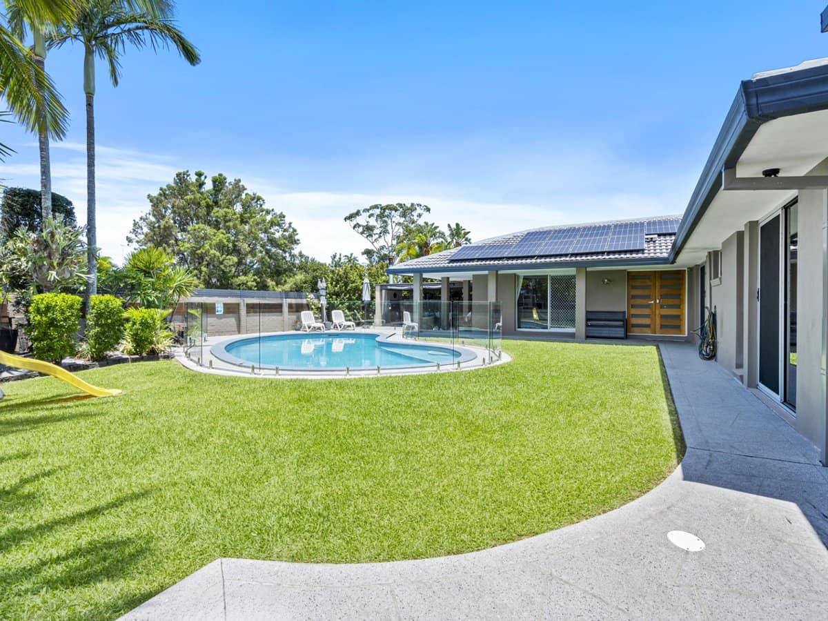 24 Dunkeith Avenue, Benowa Waters - Thumbnail 2