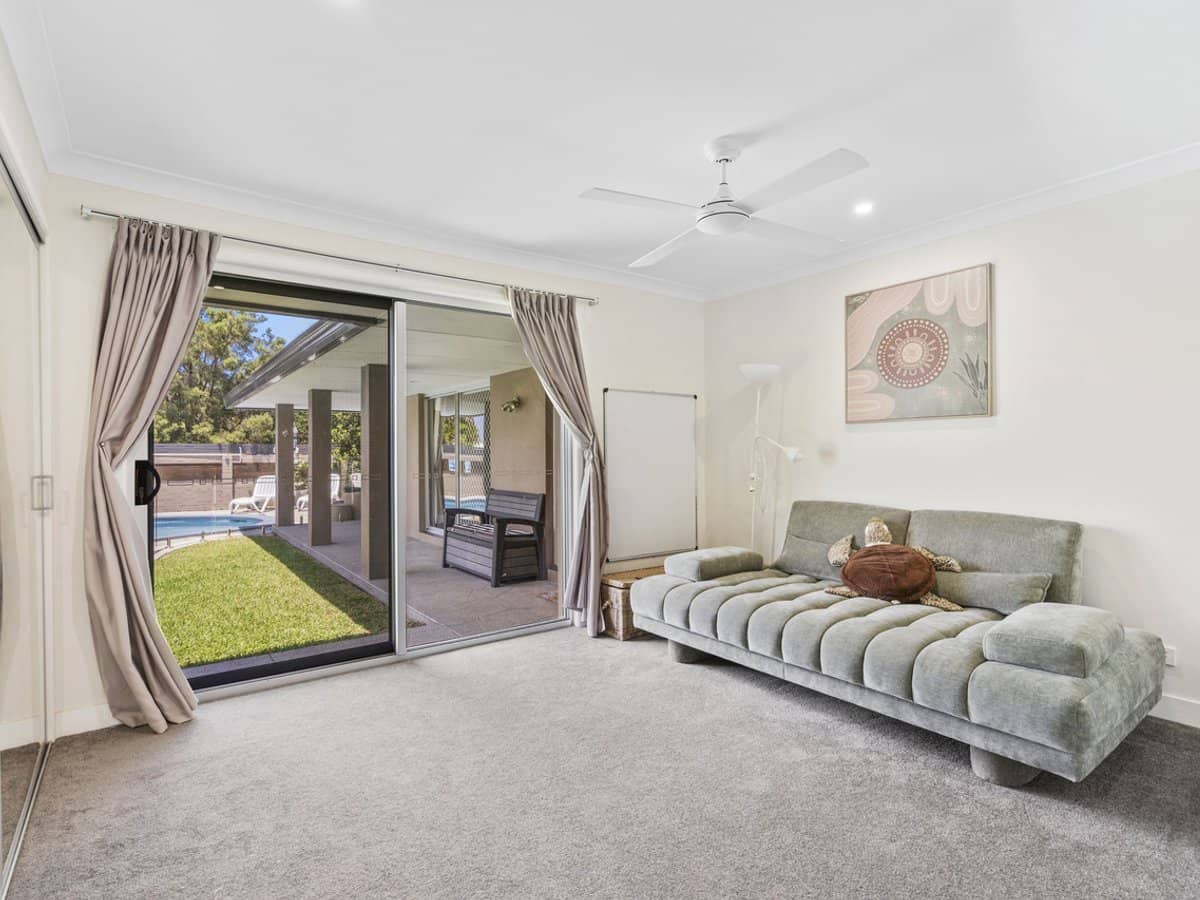 24 Dunkeith Avenue, Benowa Waters - Thumbnail 15