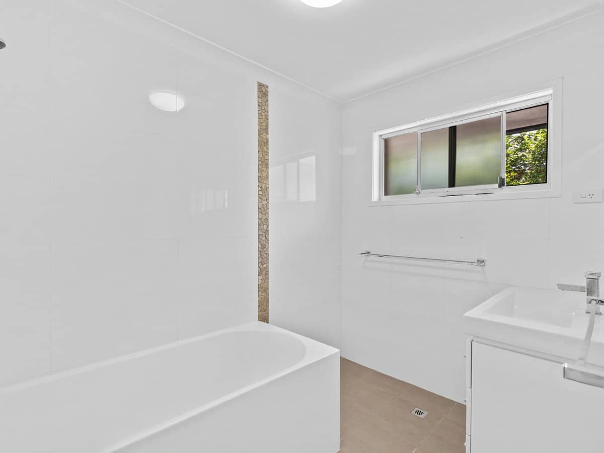 24 Dunkeith Avenue, Benowa Waters - Thumbnail 19
