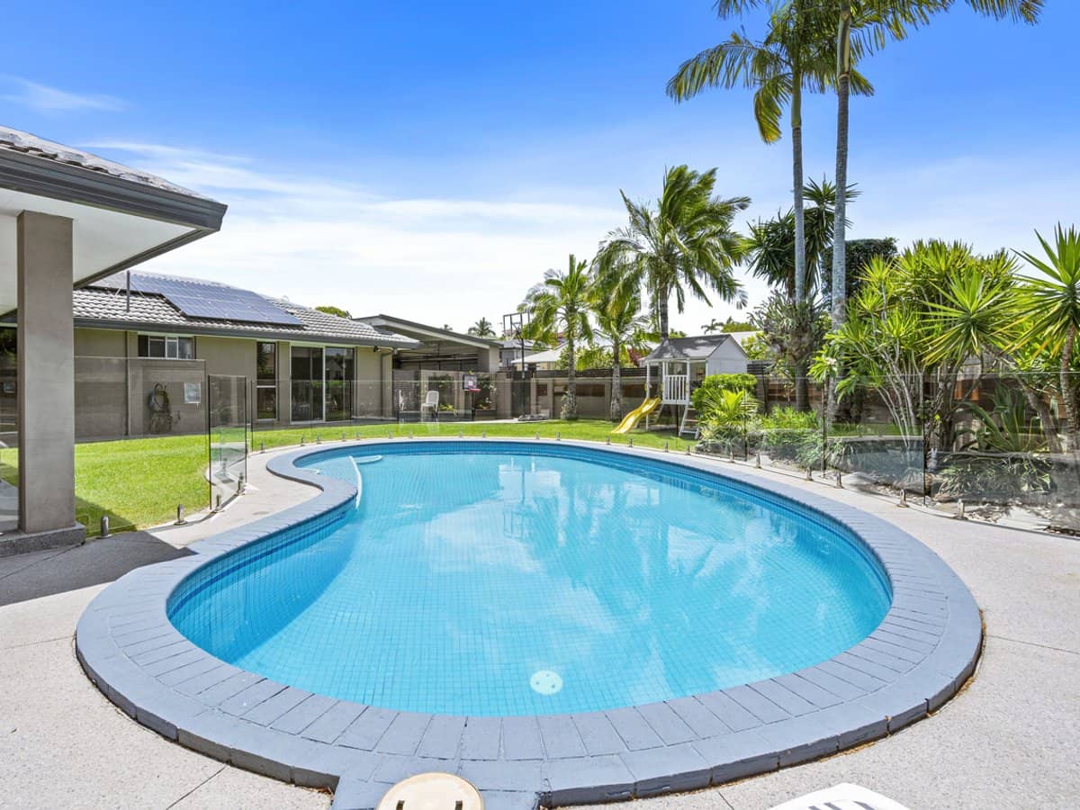 24 Dunkeith Avenue, Benowa Waters - Thumbnail 23