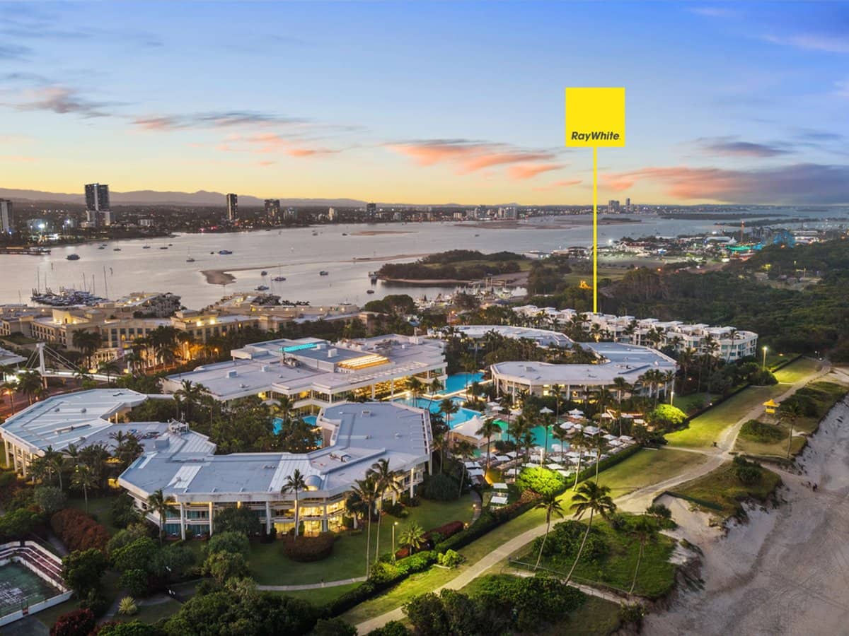 135 Seaworld Drive, Main Beach - Thumbnail 3