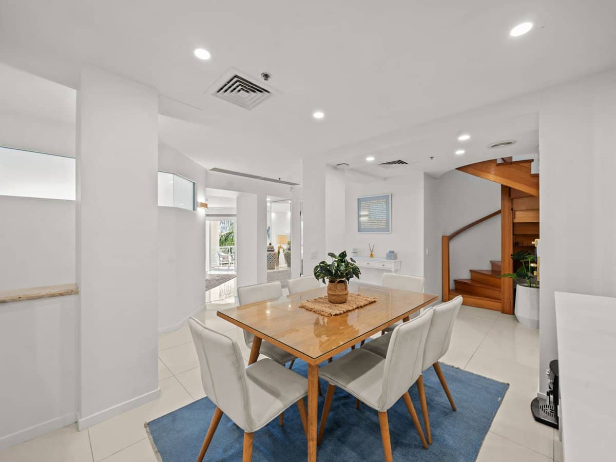 135 Seaworld Drive, Main Beach - Thumbnail 12