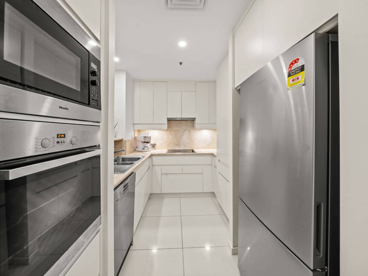 135 Seaworld Drive, Main Beach - Thumbnail 16