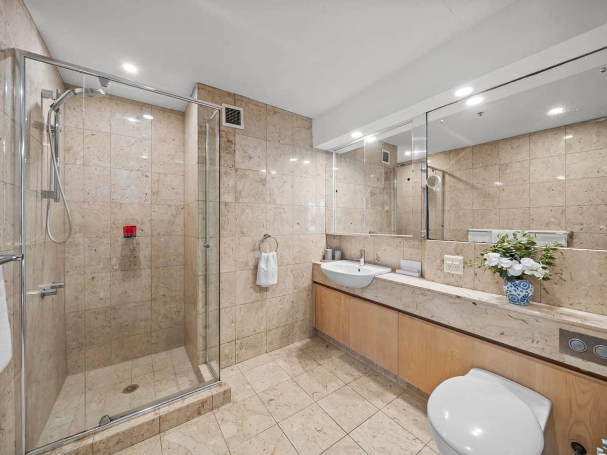 135 Seaworld Drive, Main Beach - Thumbnail 22