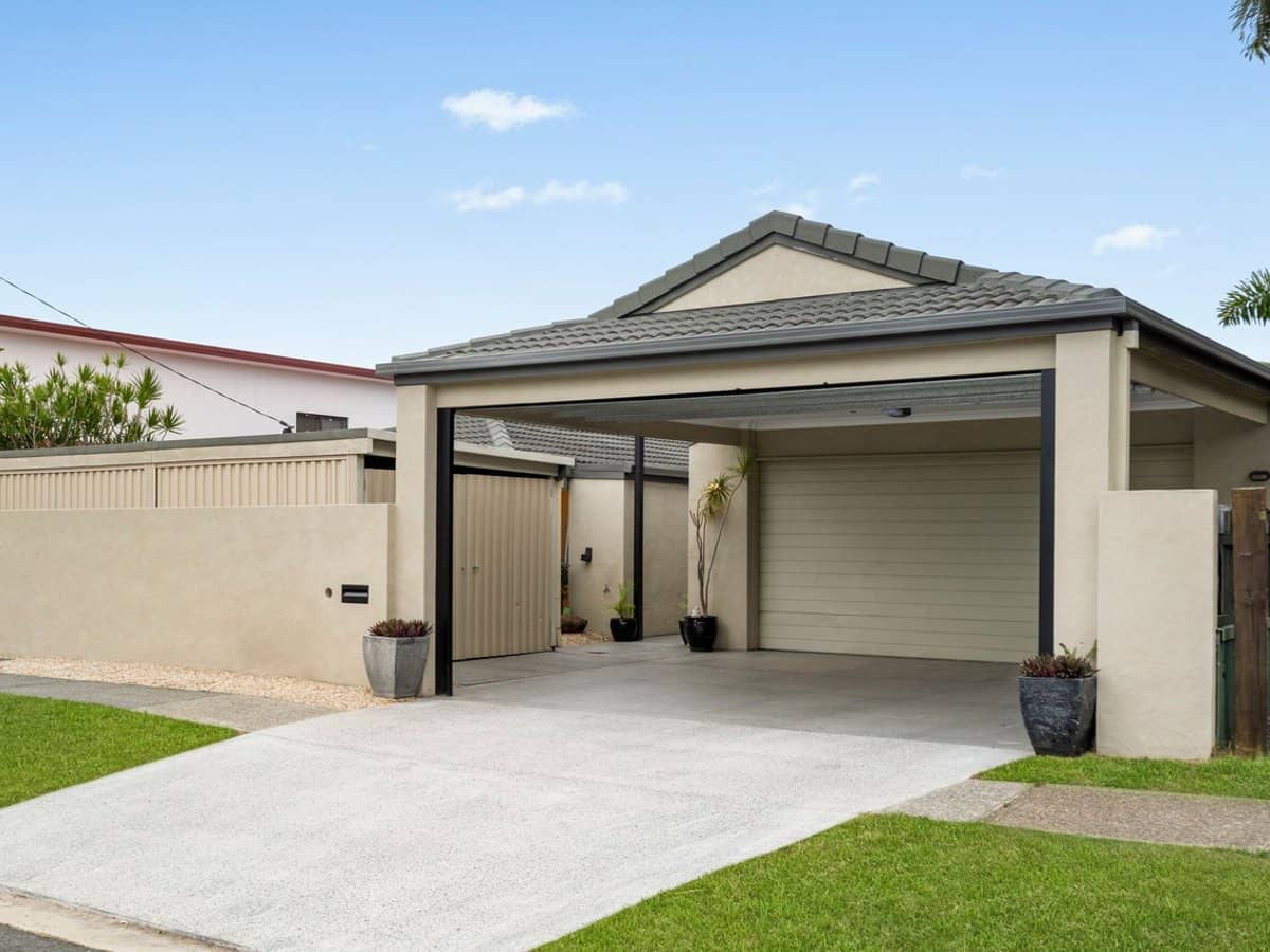 54 Poinsettia Avenue, RUNAWAY BAY - Thumbnail 4