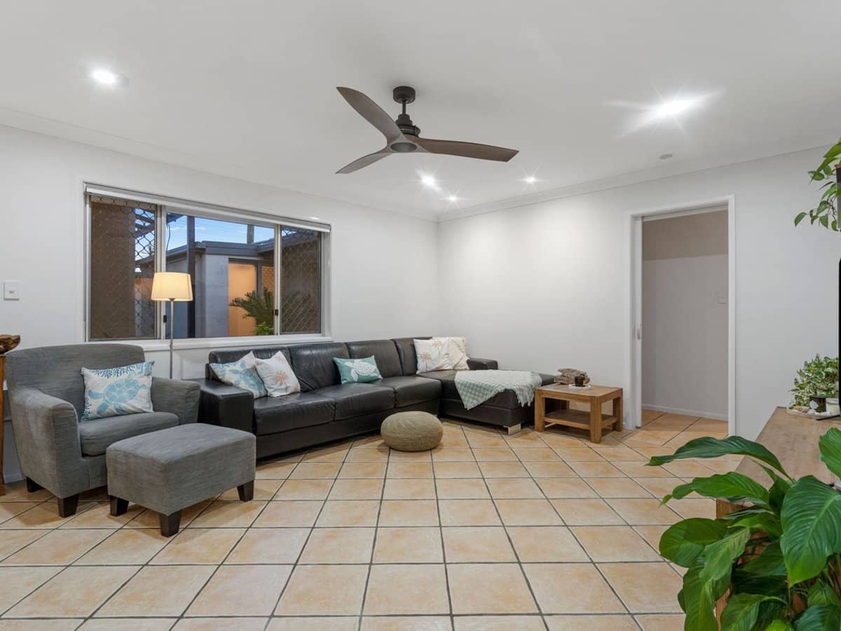 54 Poinsettia Avenue, RUNAWAY BAY - Thumbnail 5