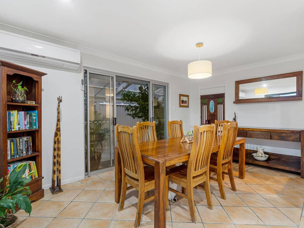 54 Poinsettia Avenue, RUNAWAY BAY - Thumbnail 8