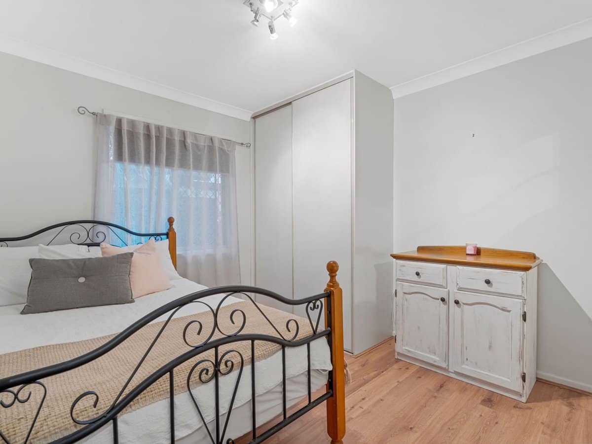 54 Poinsettia Avenue, RUNAWAY BAY - Thumbnail 11