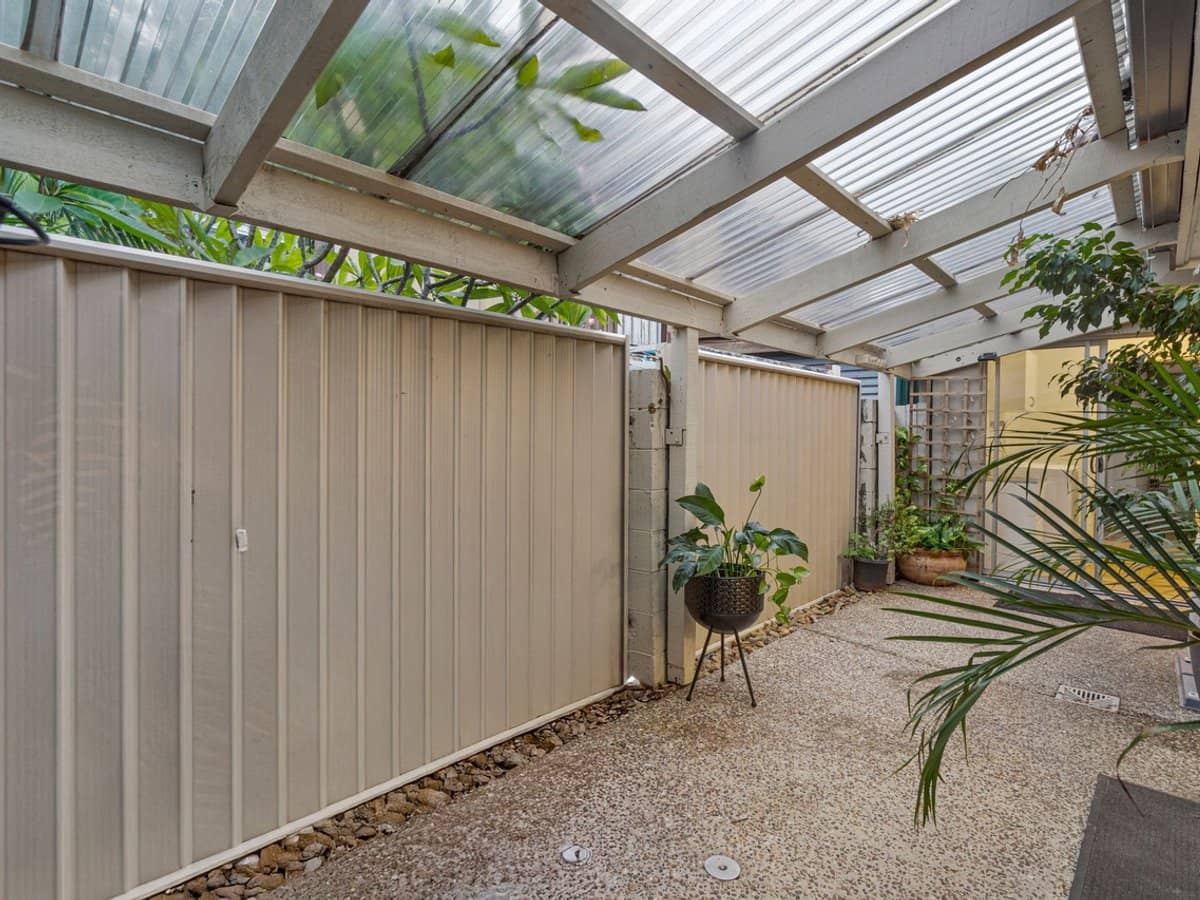 54 Poinsettia Avenue, RUNAWAY BAY - Thumbnail 18