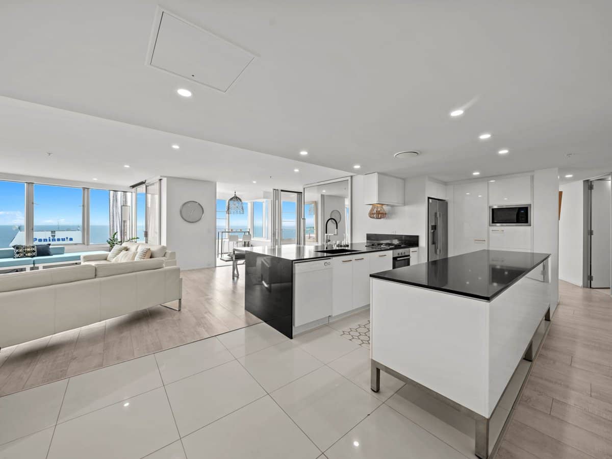 9 Hamilton Avenue, Surfers Paradise - Thumbnail 1