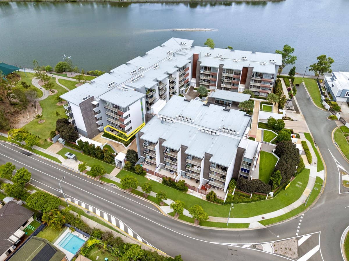 65 Varsity Parade, VARSITY LAKES - Thumbnail 3