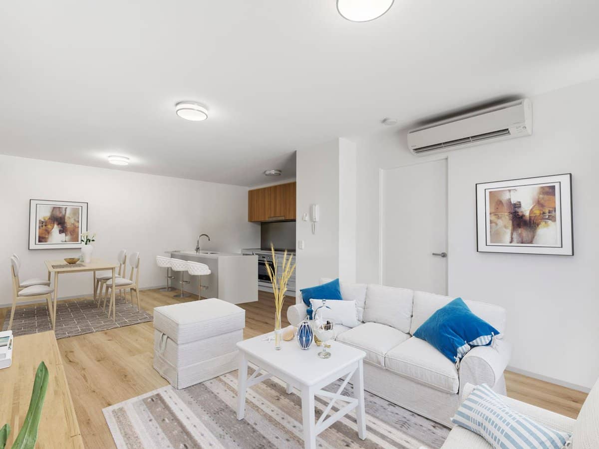 65 Varsity Parade, VARSITY LAKES - Thumbnail 4