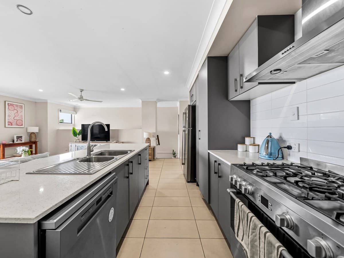 16 Cassidy Crescent, WILLOW VALE - Thumbnail 3