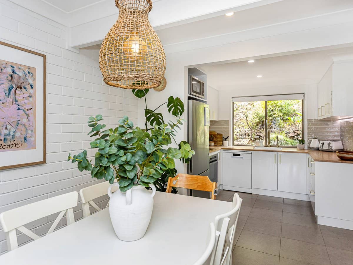 6 Sherwood Close, MUDGEERABA - Thumbnail 2