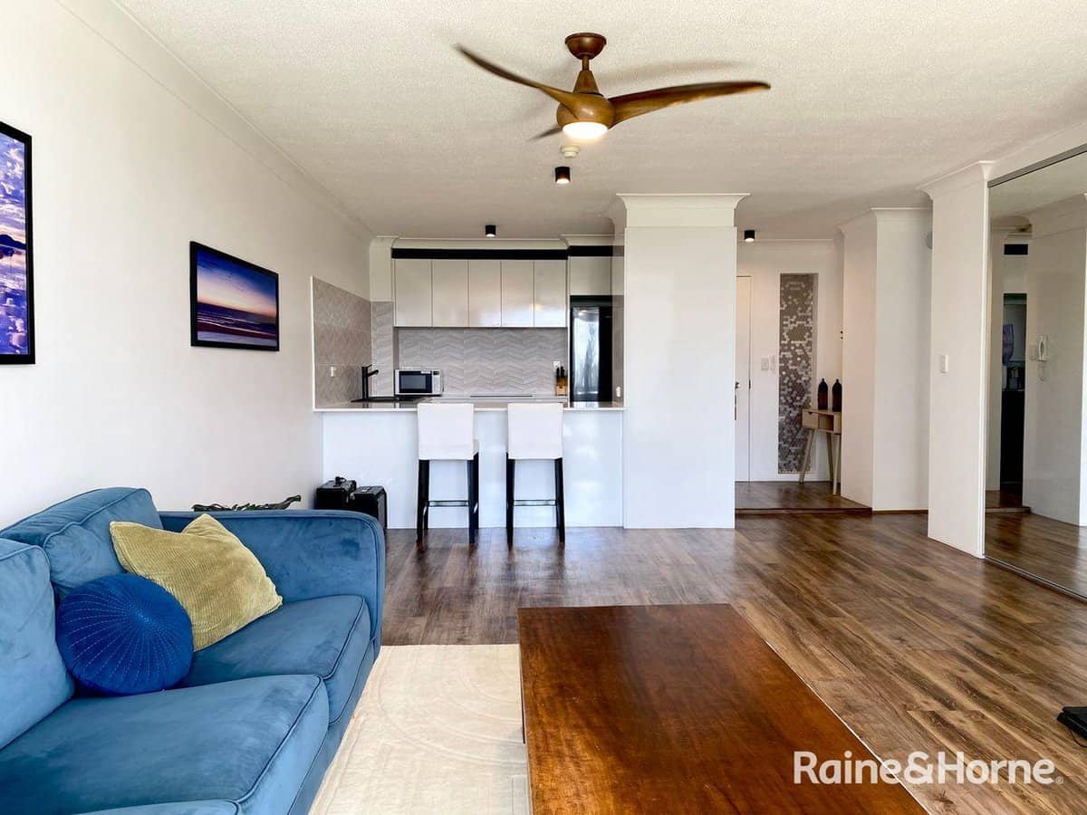 70 Remembrance Drive, SURFERS PARADISE - Thumbnail 2