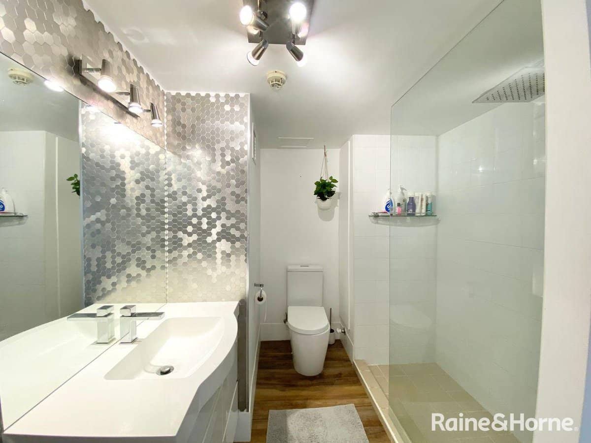 70 Remembrance Drive, SURFERS PARADISE - Thumbnail 7