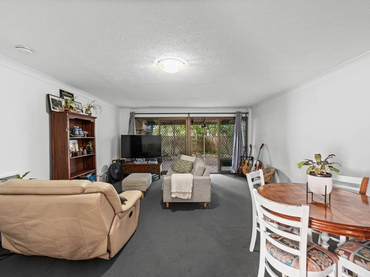 11 Hooker Boulevard, BROADBEACH WATERS - Thumbnail 5