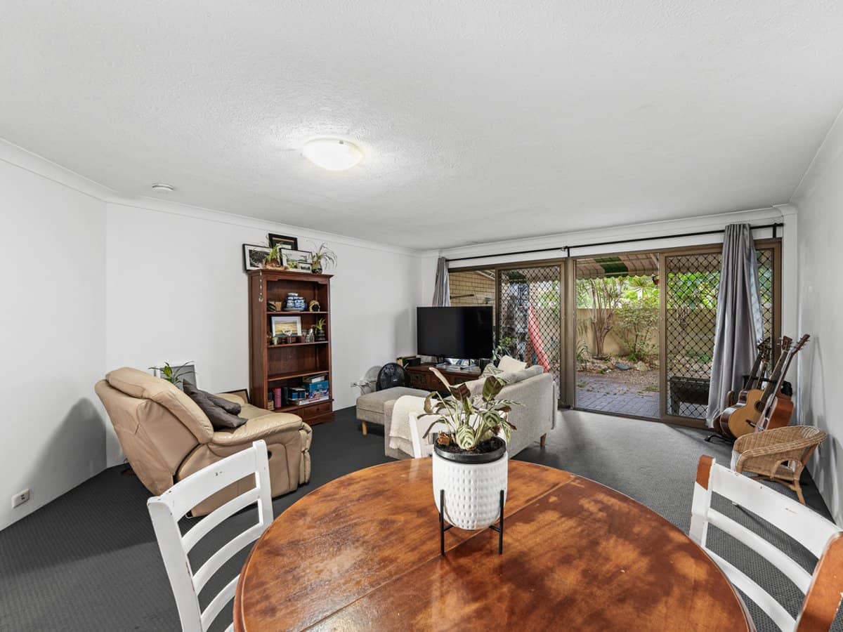 11 Hooker Boulevard, BROADBEACH WATERS - Thumbnail 6