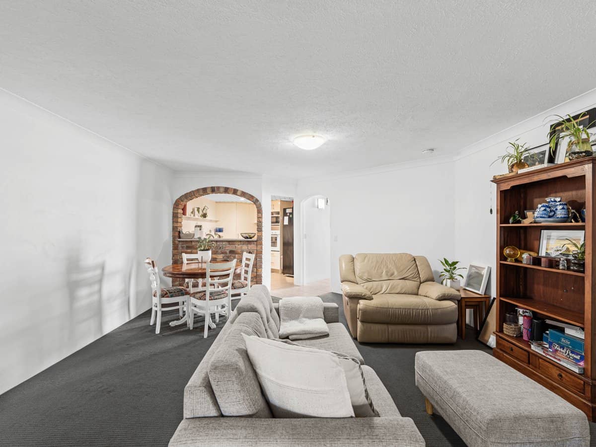 11 Hooker Boulevard, BROADBEACH WATERS - Thumbnail 7