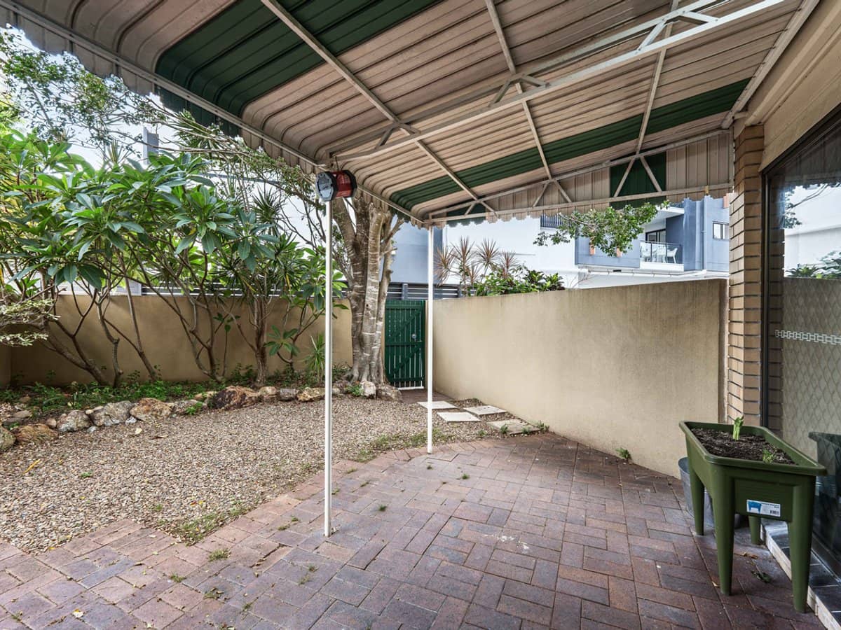 11 Hooker Boulevard, BROADBEACH WATERS - Thumbnail 17