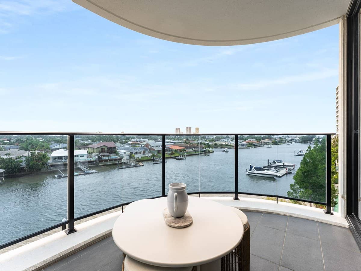 5 Harbour Side Court, BIGGERA WATERS - Thumbnail 1