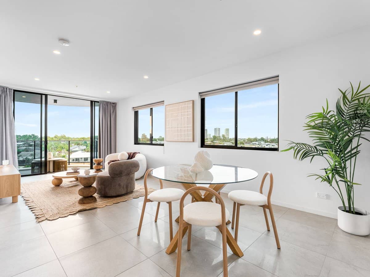 5 Harbour Side Court, BIGGERA WATERS - Thumbnail 2