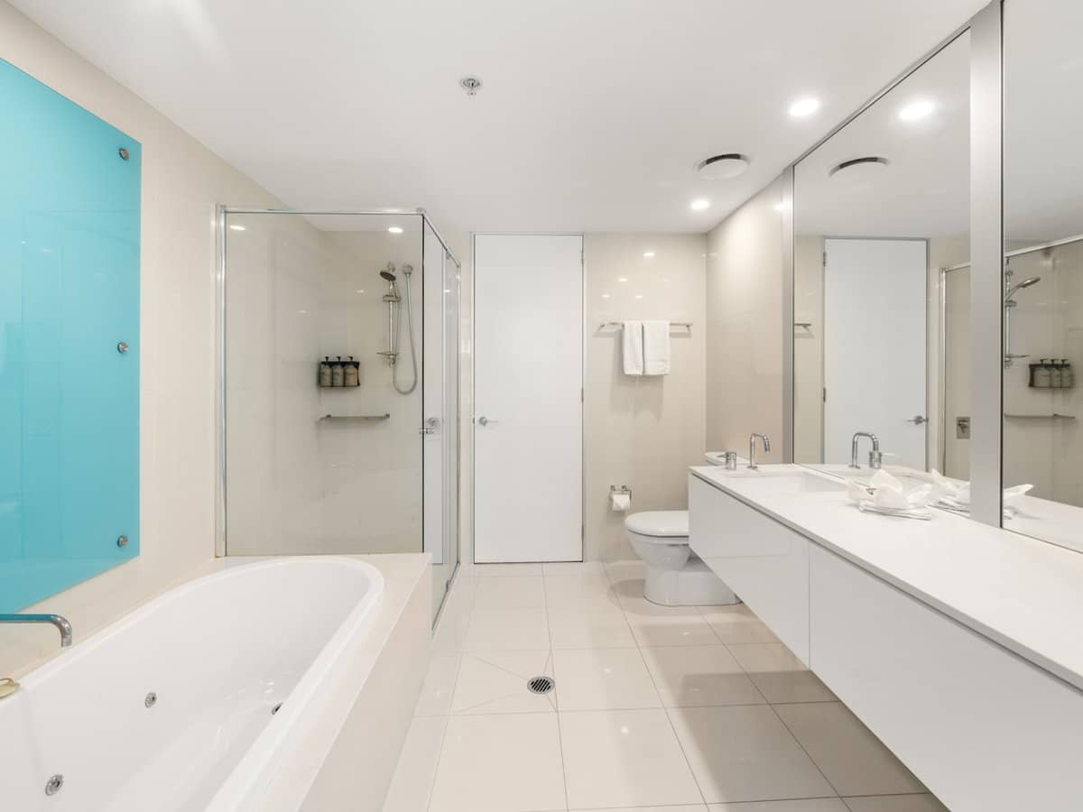 9 Hamilton Avenue, SURFERS PARADISE - Thumbnail 8