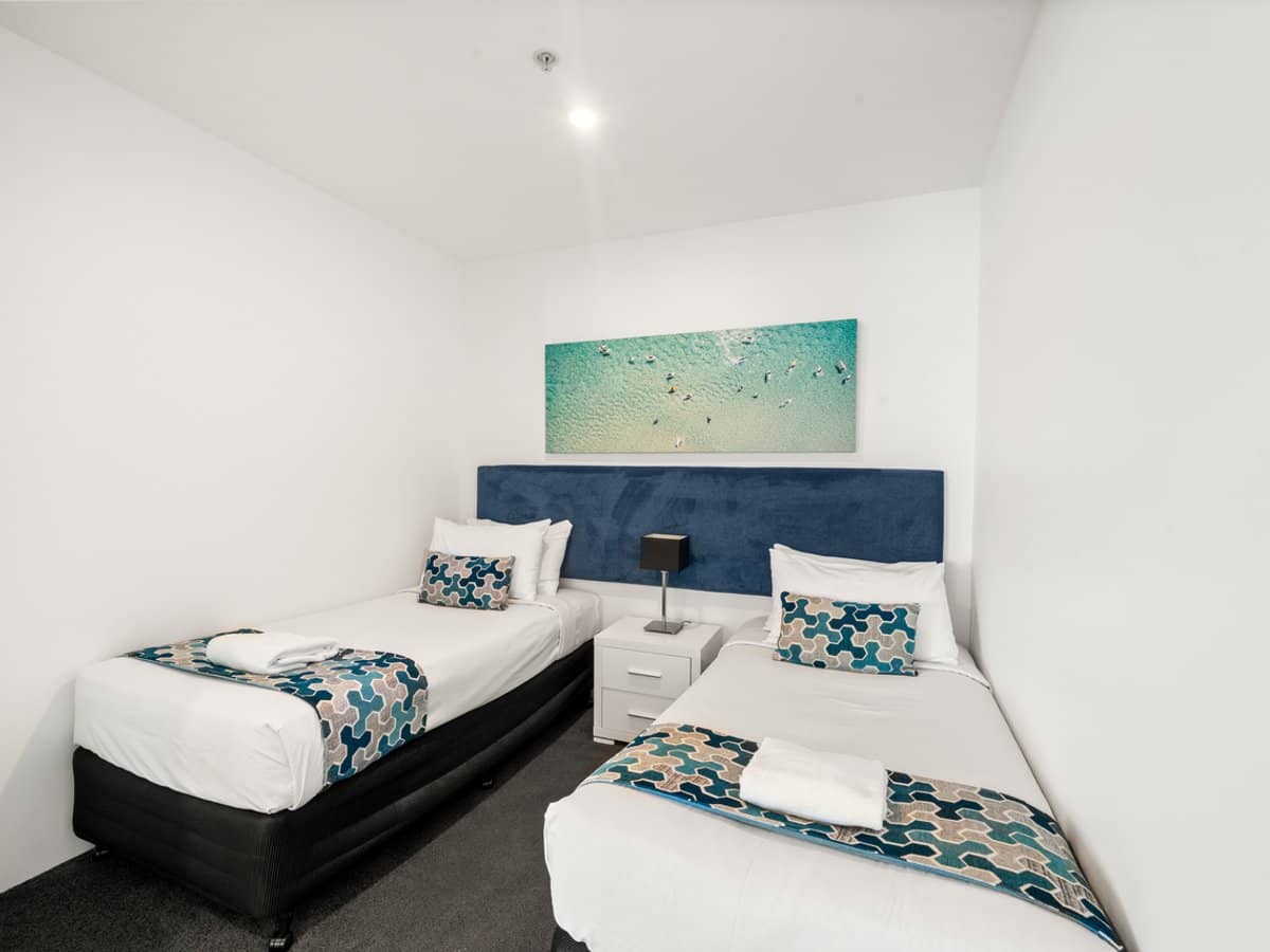 9 Hamilton Avenue, SURFERS PARADISE - Thumbnail 9