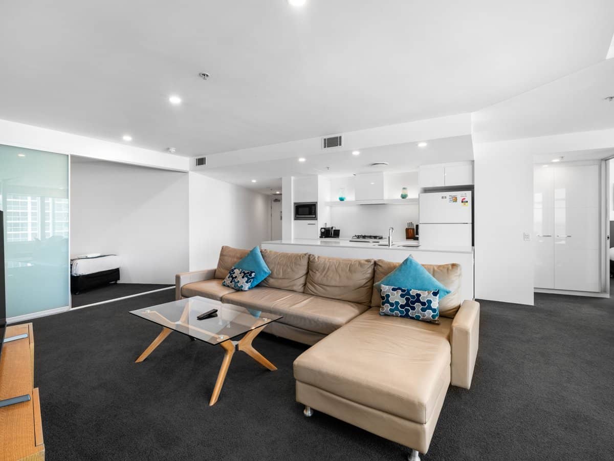 9 Hamilton Avenue, SURFERS PARADISE - Thumbnail 12