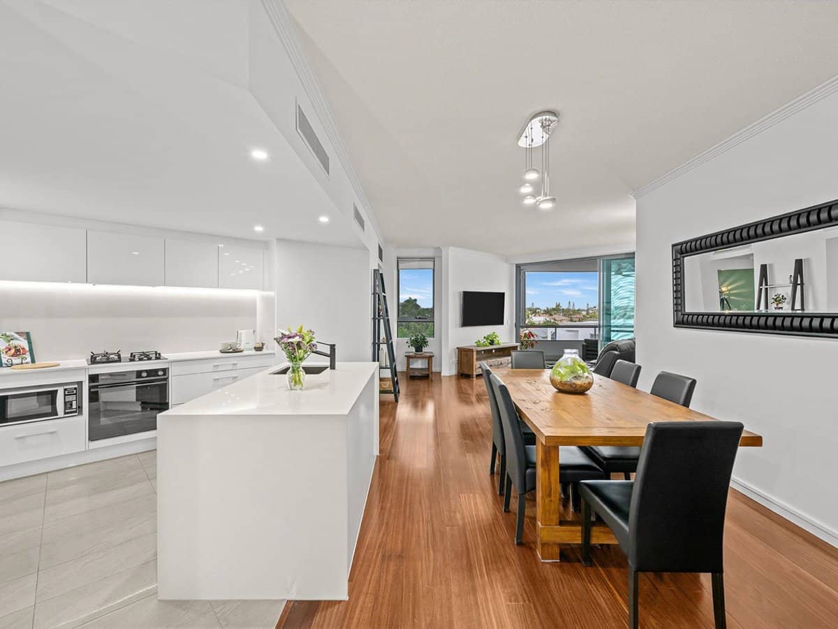 28 Bayview Street, Runaway Bay - Thumbnail 3