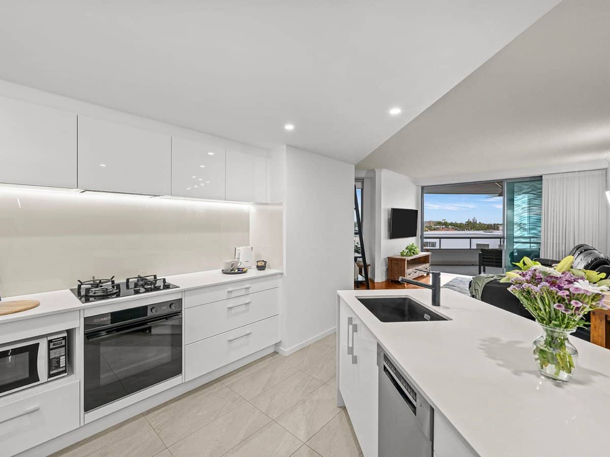 28 Bayview Street, Runaway Bay - Thumbnail 5