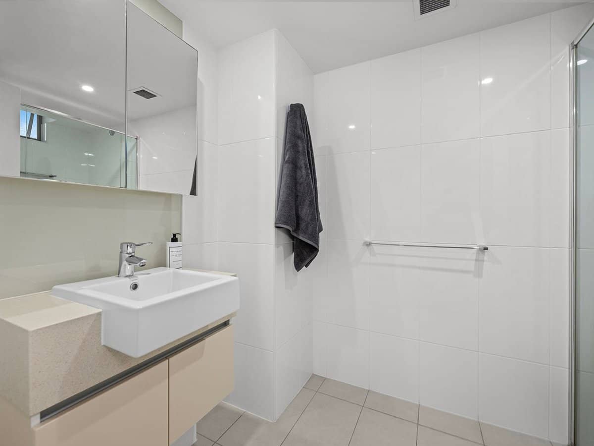 28 Bayview Street, Runaway Bay - Thumbnail 20