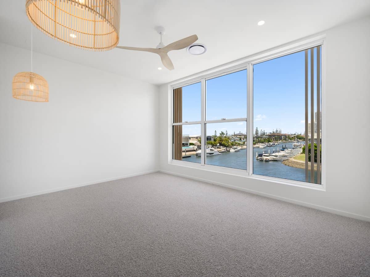 10-12 Jennifer Avenue, RUNAWAY BAY - Thumbnail 5