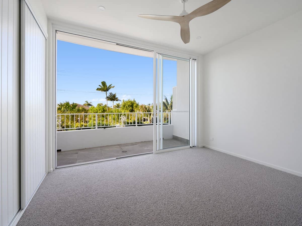 10-12 Jennifer Avenue, RUNAWAY BAY - Thumbnail 9