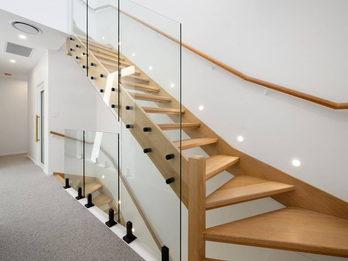 10-12 Jennifer Avenue, RUNAWAY BAY - Thumbnail 11