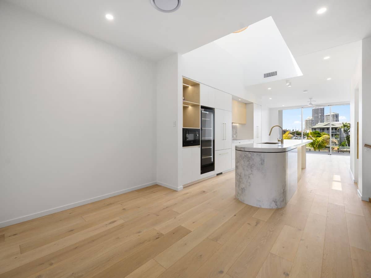 10-12 Jennifer Avenue, RUNAWAY BAY - Thumbnail 14