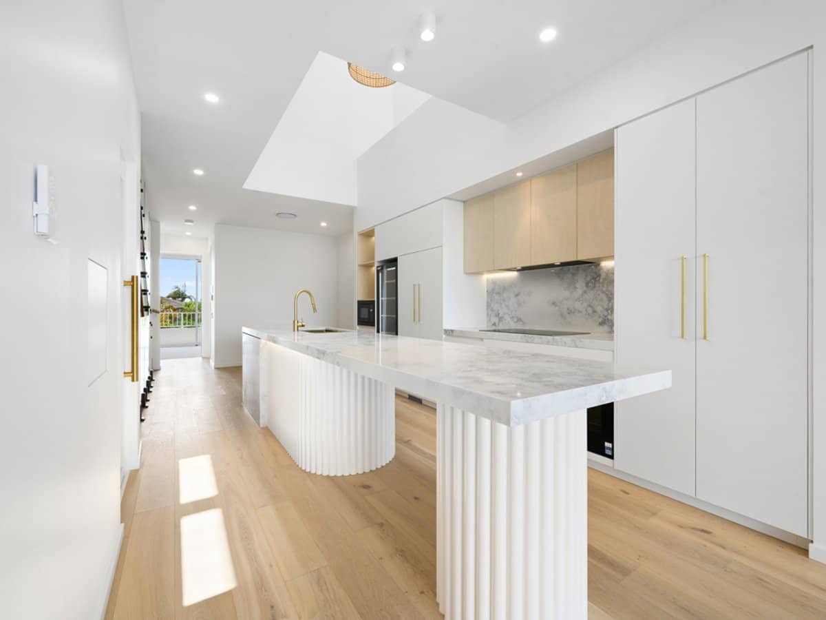 10-12 Jennifer Avenue, RUNAWAY BAY - Thumbnail 17