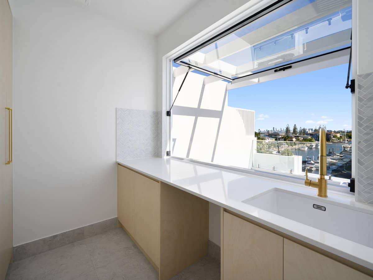 10-12 Jennifer Avenue, RUNAWAY BAY - Thumbnail 18