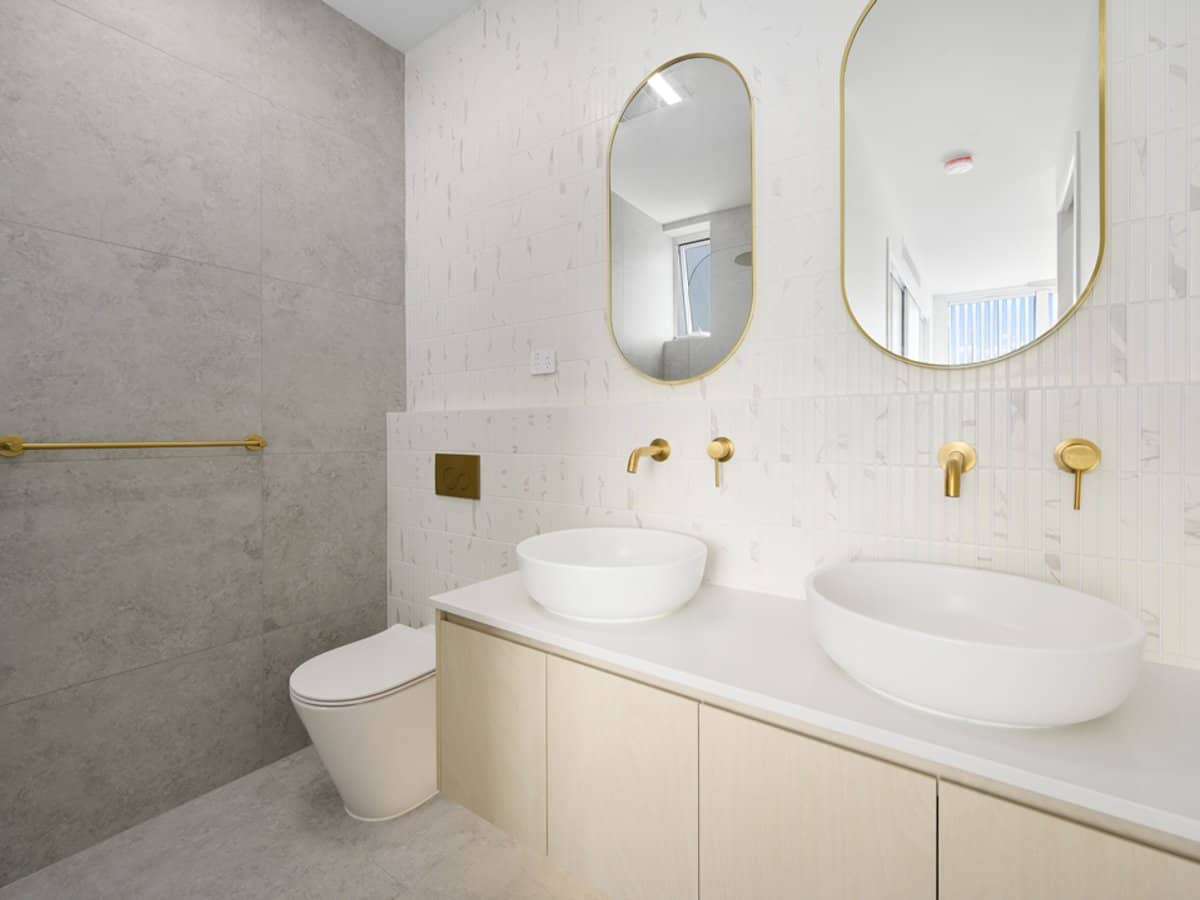 10-12 Jennifer Avenue, RUNAWAY BAY - Thumbnail 20