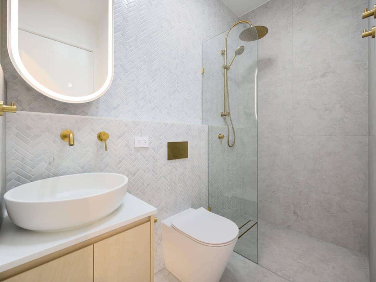 10-12 Jennifer Avenue, RUNAWAY BAY - Thumbnail 22