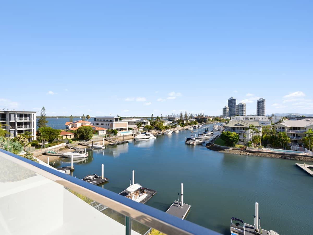 10-12 Jennifer Avenue, RUNAWAY BAY - Thumbnail 27