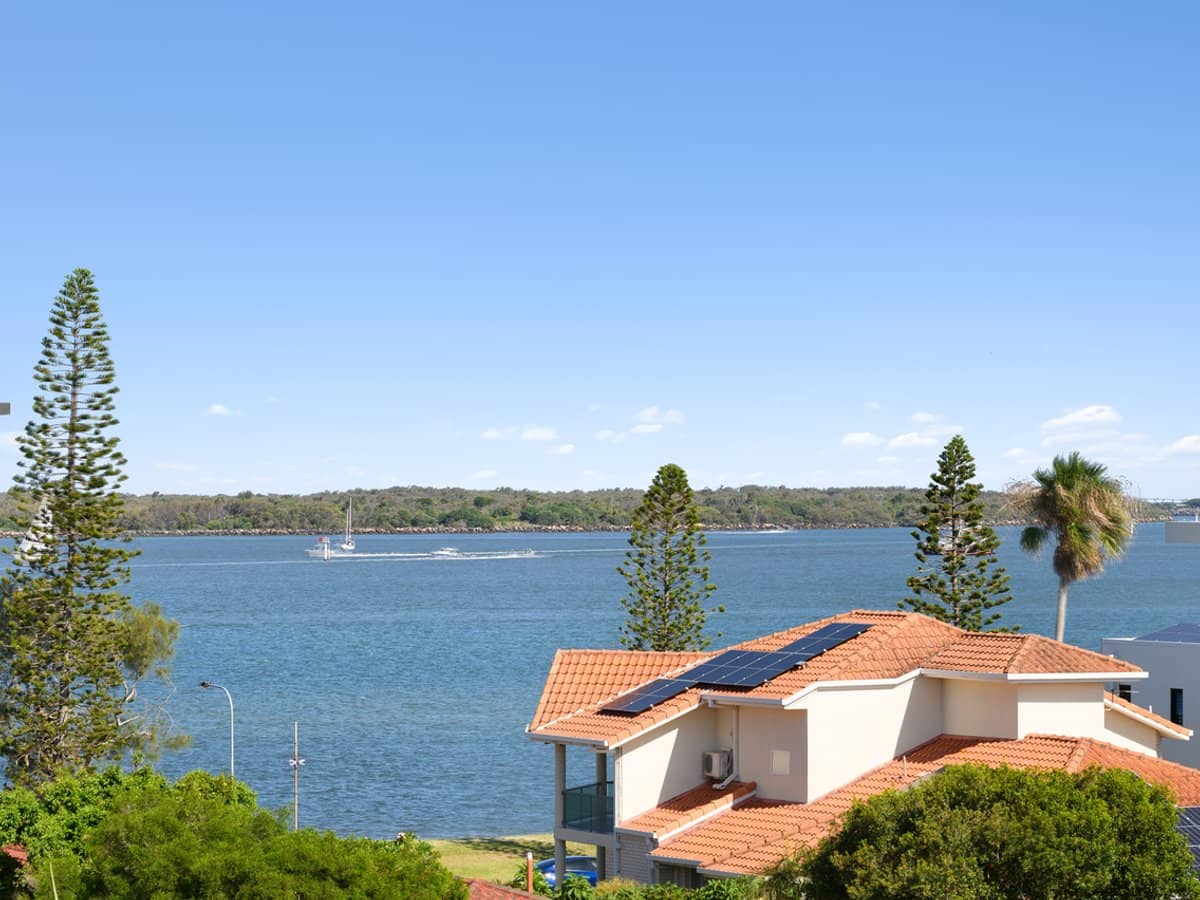 10-12 Jennifer Avenue, RUNAWAY BAY - Thumbnail 28