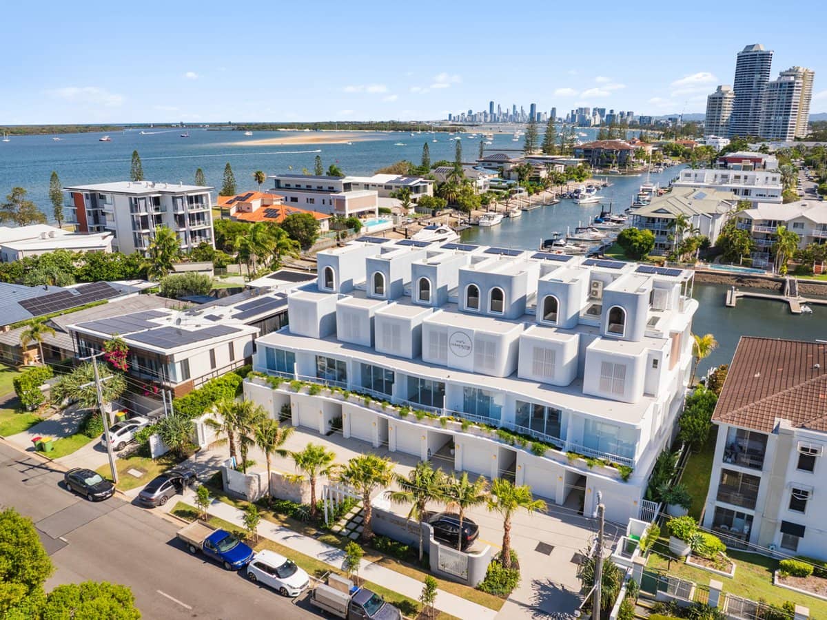 10-12 Jennifer Avenue, RUNAWAY BAY - Thumbnail 29