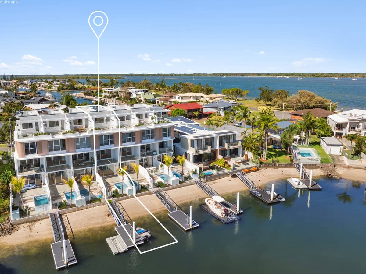 10-12 Jennifer Avenue, RUNAWAY BAY - Thumbnail 31