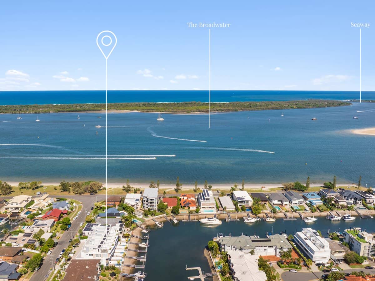 10-12 Jennifer Avenue, RUNAWAY BAY - Thumbnail 34