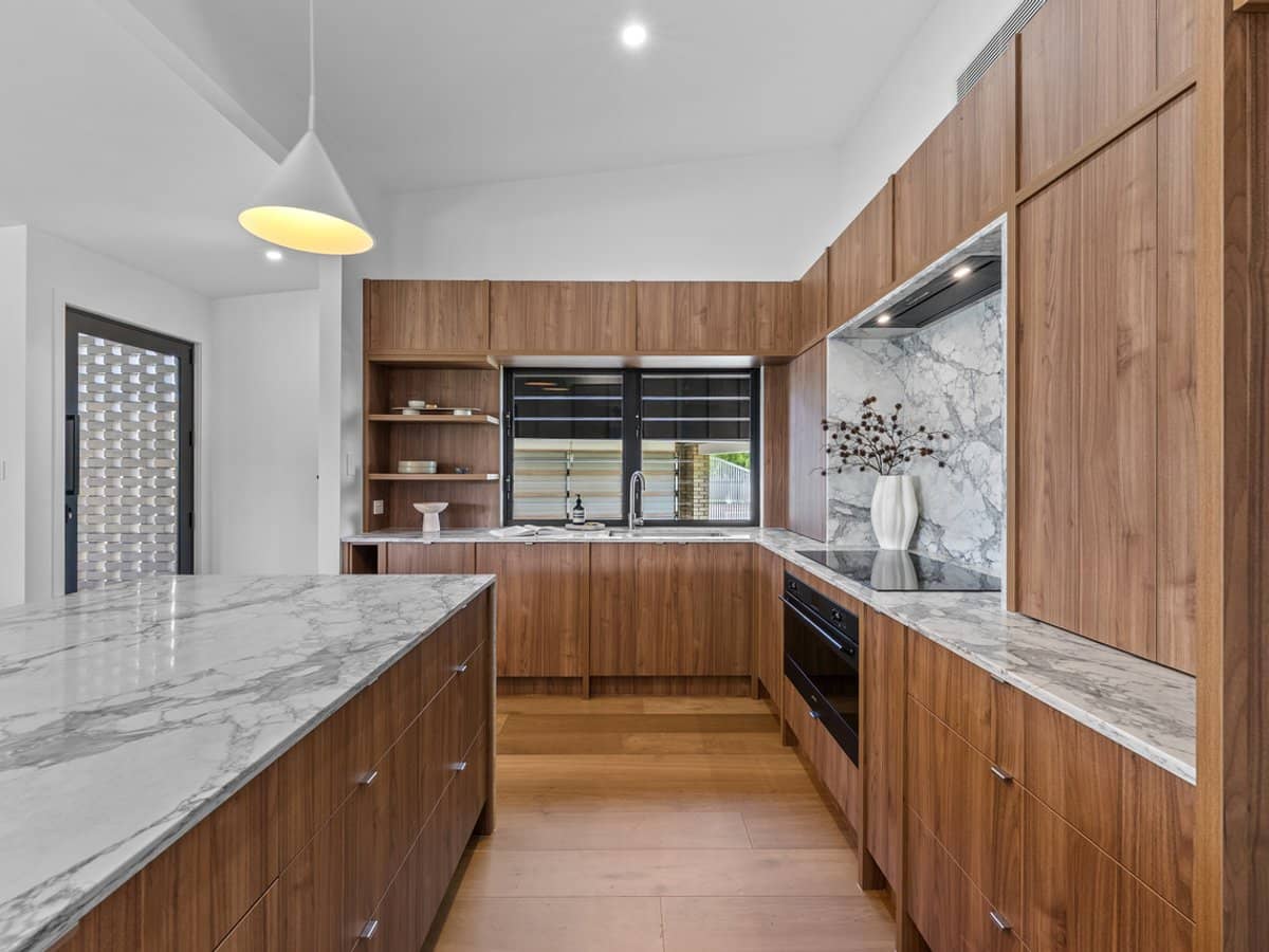 1/189 Bayview Street, Runaway Bay - Thumbnail 1