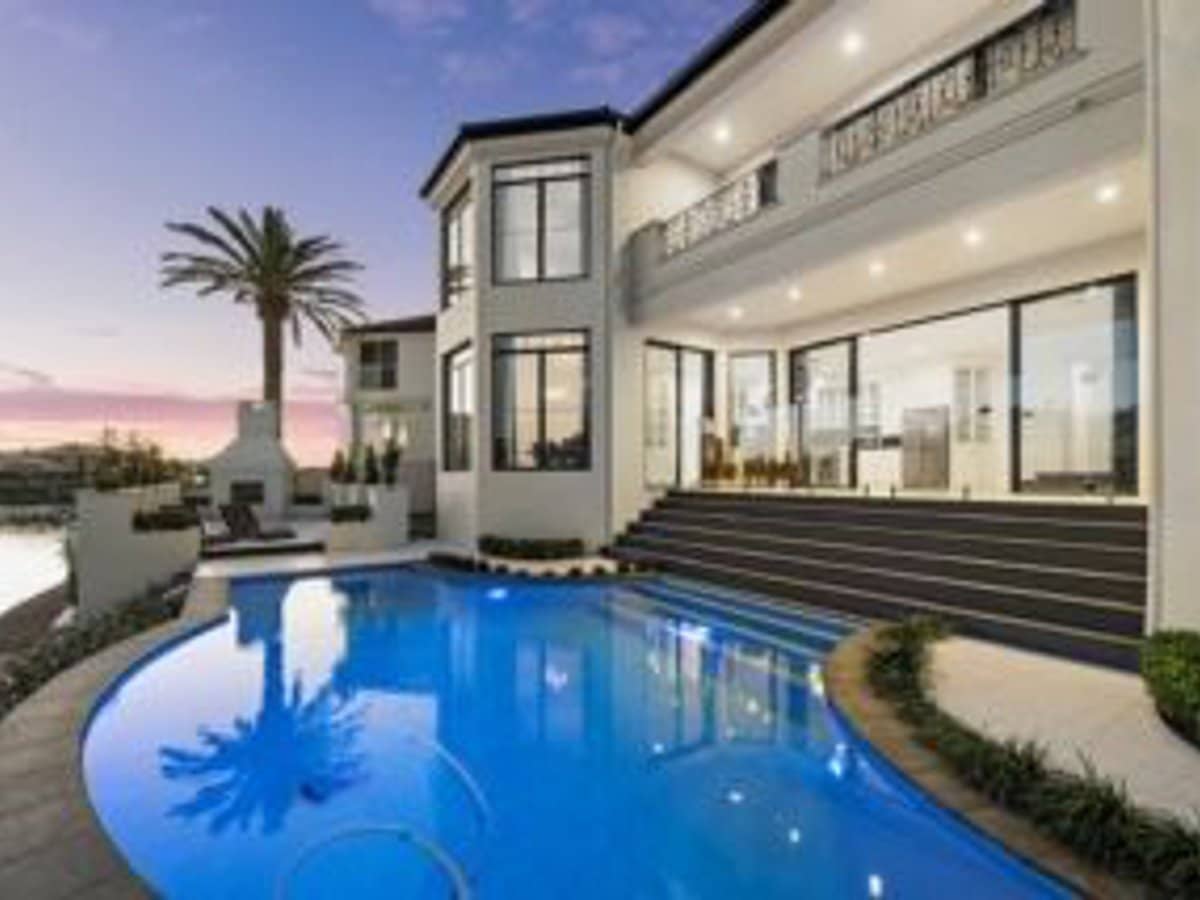 62 King Charles Drive, Sovereign Islands - Thumbnail 1