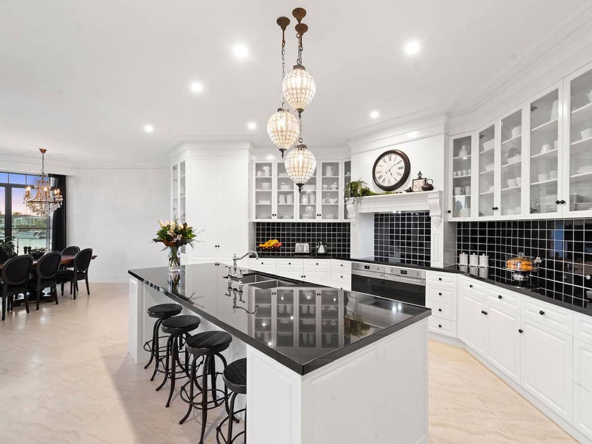 62 King Charles Drive, Sovereign Islands - Thumbnail 8